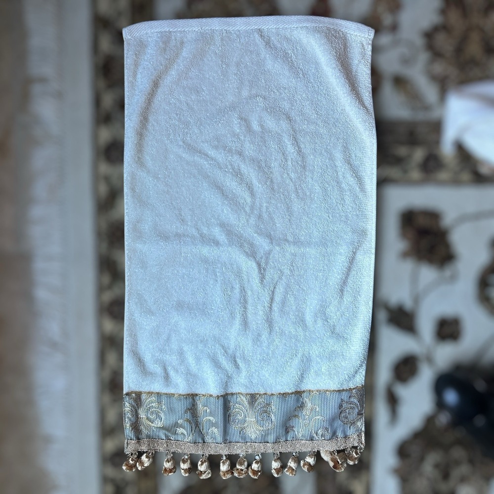 CROSCILL Hand Towels 11x17 to 15x26 Inch Cream Brocade Gold Tassels Decorative - Picture 5 of 13